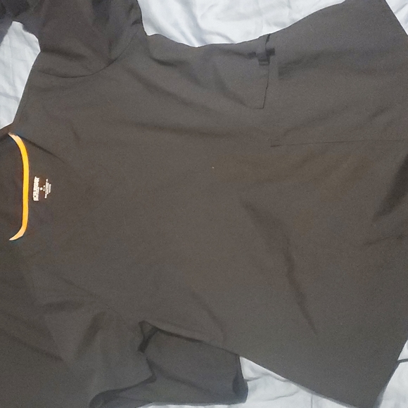 2 BLACK SCRUB TOPS LIKE NEW - Picture 2 of 5